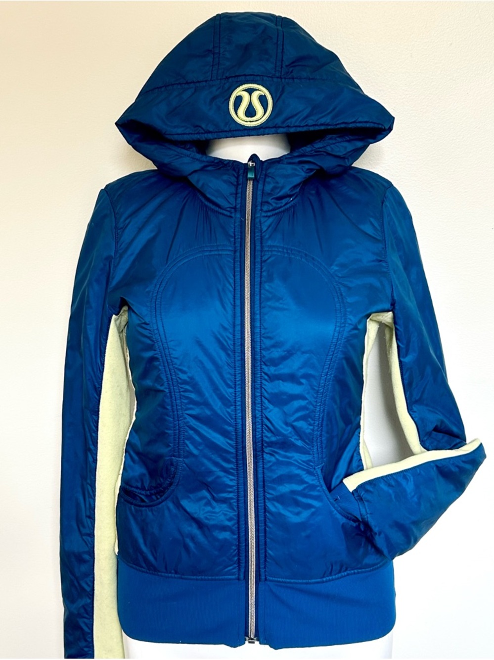 lululemon sz 4 Petrol Blue Zip Performance Jacket Hood Logo
